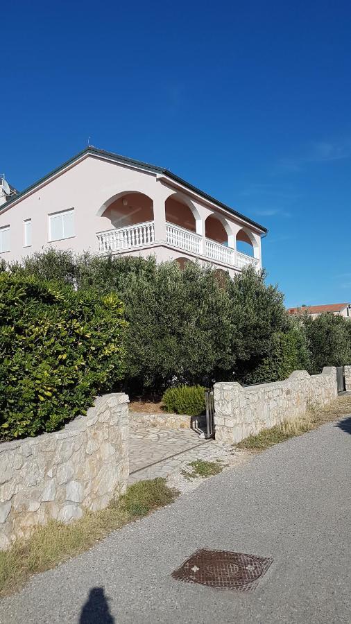 Apartments Pink House Povljana Luaran gambar